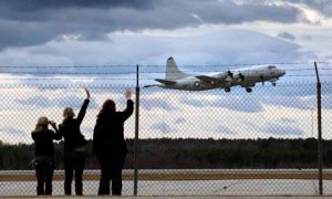 Women nod after plane in Naval Air Station Brunswick