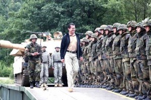 German defense minister visits USAG Grafenwoehr